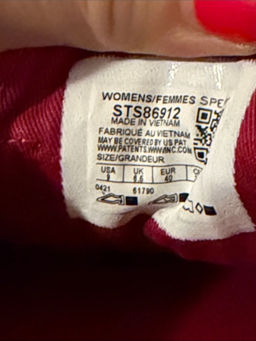 Sperry Women’s Burgundy Low-Top Lace-Up Sneakers